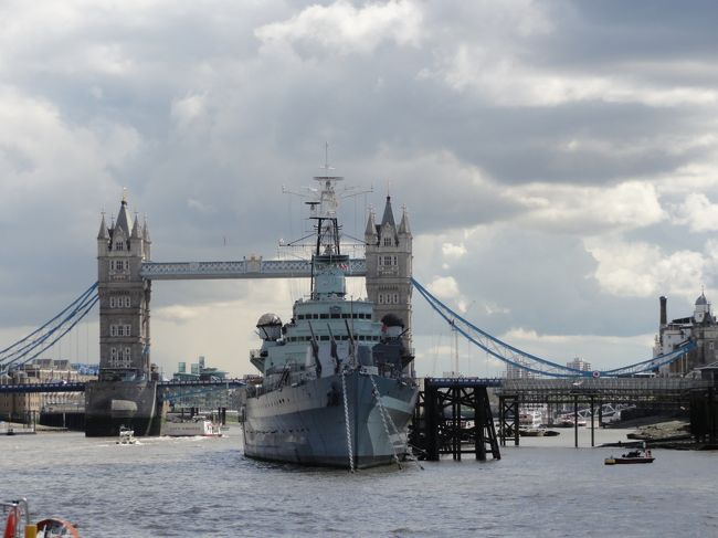 タワーブリッジとベルファスト号という古い戦艦