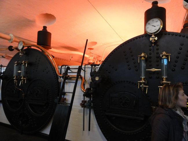 昔は橋の上げ下げを蒸気機関で動かしていた