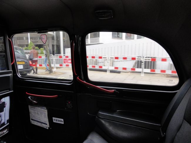 運転手がこのタクシーはもう５０万マイル走っているよと言ってい<br /><br />ました、つまり７０〜８０万キロ<br /><br />ディーゼルとはいえすごい<br /><br />そして寄り道します