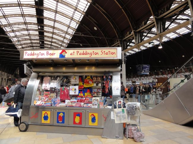 パティントン駅<br /><br />くまのバティントングッズも売っています