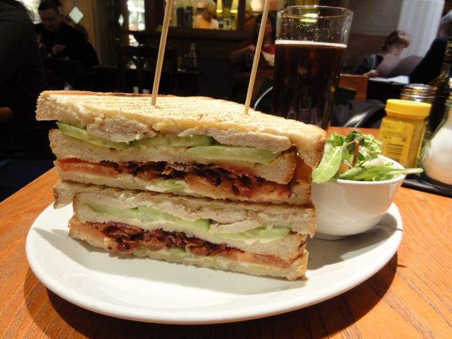 サンドイッチはこの厚み