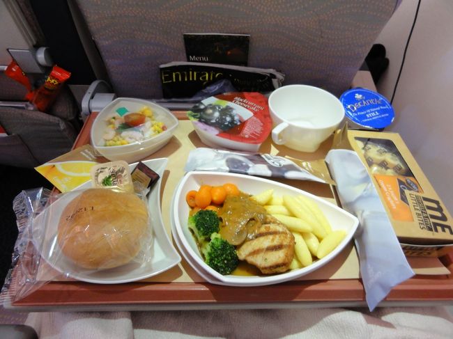 機内食鶏肉のグリル<br /><br />この機内食も悪くないお味