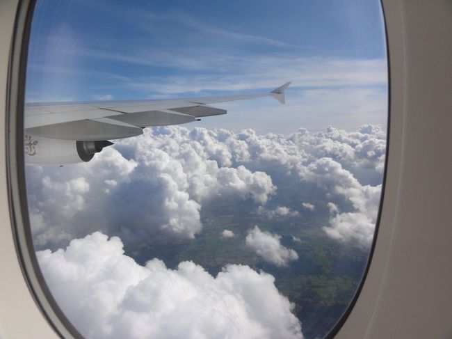 厚い雲と青い空