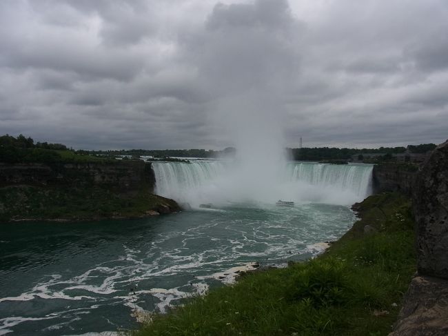 カナダ滝。滝の後ろには行きませんでした。<br />