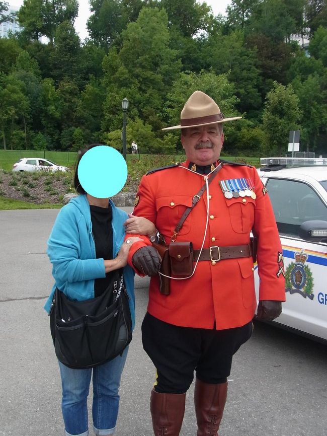 名物お巡りさん。<br />愛称を聞いたのですが、忘れました。<br />みんな、この人と記念撮影していました。