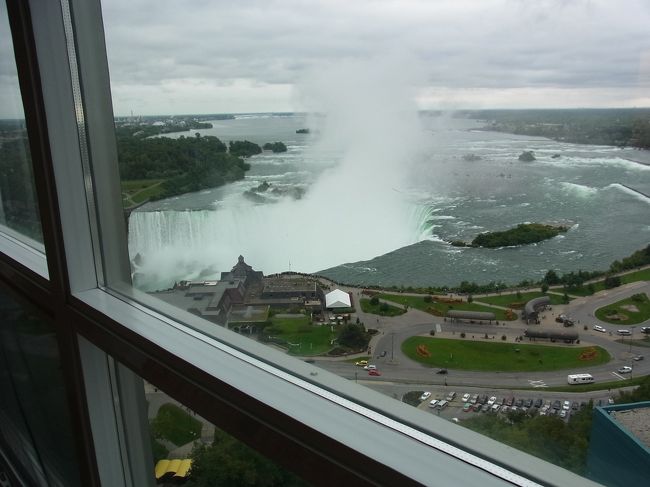 このホテルは滝に近いので、眺望はよいと思います。<br />駐車場はホテルから少し離れたところにあるので、<br />次の日の出発の時には送迎の車で駐車場まで行きました。<br />