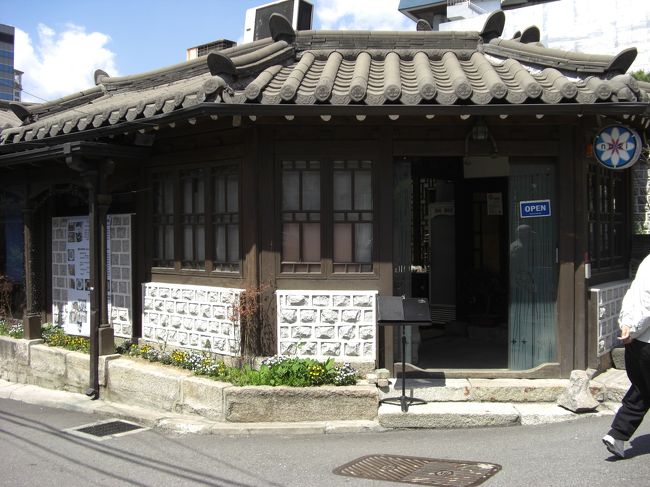 仁寺洞ギルから横に入ると、雰囲気のいいお店を沢山発見！<br />時間がなく残念。次回は必ずこの辺で食事したい！<br />もっと下調べをしておくべきだったと後悔。