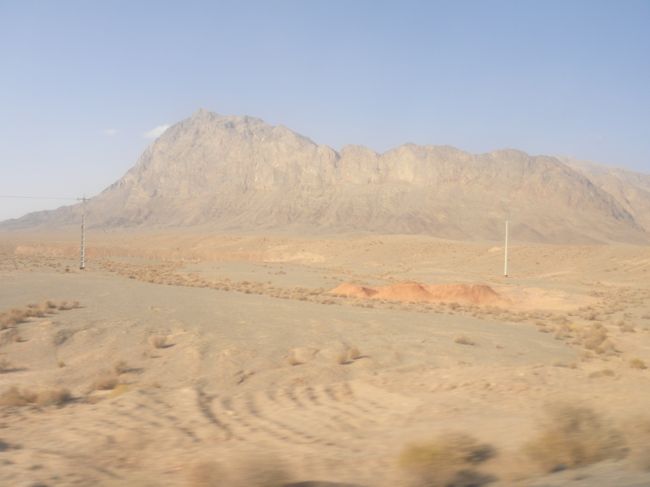 チャクチャク周囲はこういう山や岩ばかり。