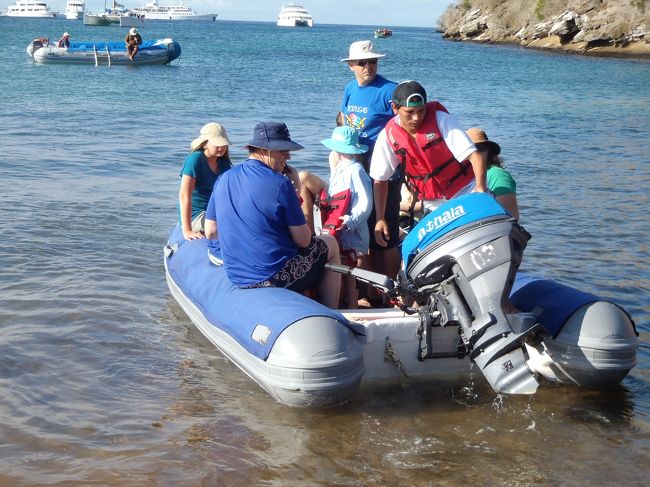 後半はシュノーケルタイム。<br />ウェットスーツとフィン、マスクを借りて各自自由にシュノーケルをした後は、それぞれ好きな時間にディンギーに乗りこみ船に戻ります。<br /><br />アシカといっしょに泳げだという人もいました。