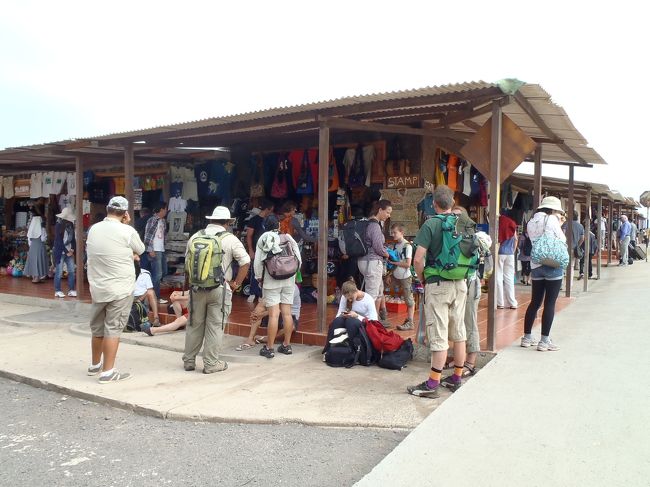 バルトラ空港到着