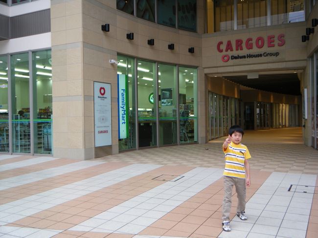 今日は、軽く二日酔い(>_<)<br /><br />ホテルでは朝食バイキング1200円をやってますが、そんなに食べれないので、コンビニで朝食を確保です。ホテルの一階にあり便利です。<br /><br />この日は寒かった。子供が半袖でいたら、おばあに寒くて風邪ひきそうと声かけられました。