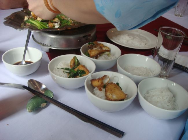 食事はよそおってくれる