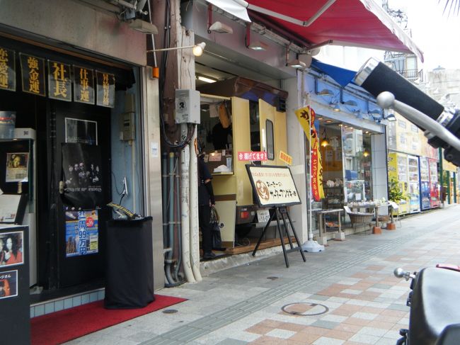 この後は国際通りをぶらぶら。<br /><br />揚げたてさーたーあんだぎーのお店。