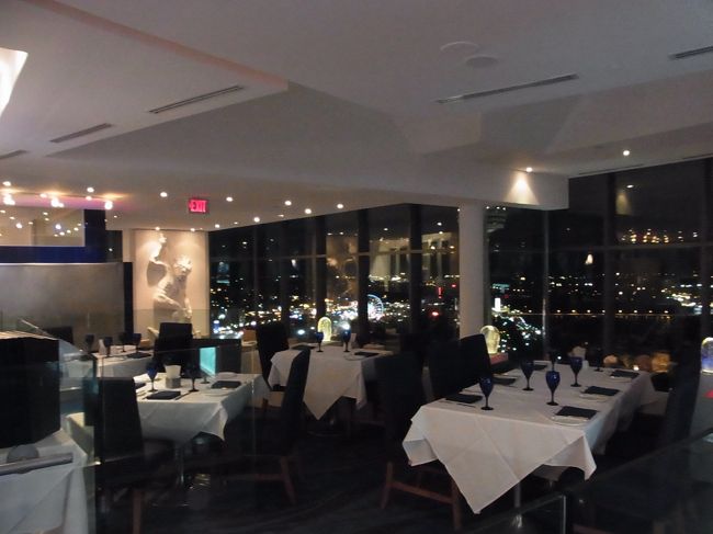 レストランの中。