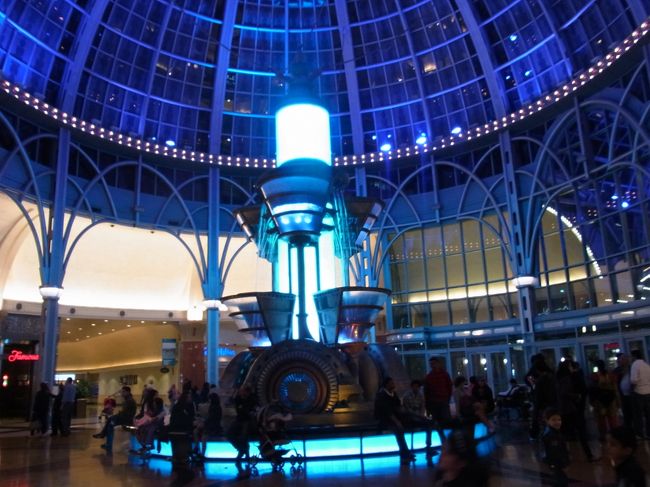 カジノ前の待ち合わせ場所にいい感じ。<br />実は、我々、はぐれてしまい、探しあうのに時間が<br />かかり、友人に迷惑かけてしまいました。<br />お手洗いが、あちこちにあるので、<br />お互い違うところを思っていたという、<br />勘違いがありました。<br />カジノはどこも大きくて、見失いやすいので、<br />待ち合わせ方法を最初に決めるというのは<br />鉄則かも？