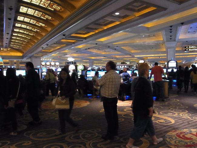 スロットマシンしました。<br />私は少し勝った。