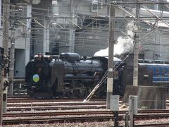 そんな上越新幹線でちょうど1時間。
ＳＬ碓氷号の基点、高崎駅に到着しました。

出発までまだ５０分ほどあるので、ホームをうろうろ。
側線では、碓氷号で使用されるＤ５１と旧型客車の連結作業が行われていました。