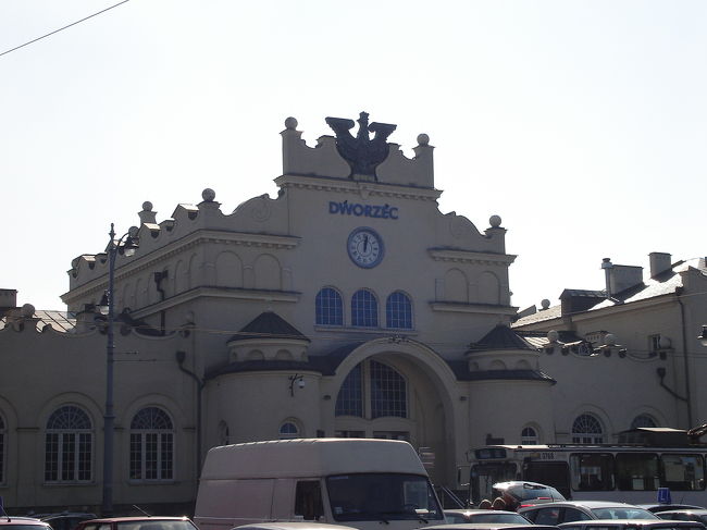 ルブリン駅。<br />ルブリンへはワルシャワから列車で片道2時間20分くらいです。<br />強制収容所へはここから20〜30分くらい歩きます。<br />バスでも行けるようですが、乗り方がよく分からんので歩いて行きました。