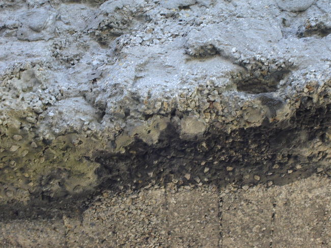 Monument to Struggle and Martyrdom<br /><br />モニュメントの接写。<br />このモニュメントの健在には犠牲者の遺灰が入れられています。<br />普通のモニュメントと比べると心に重くのしかかるものがあります。