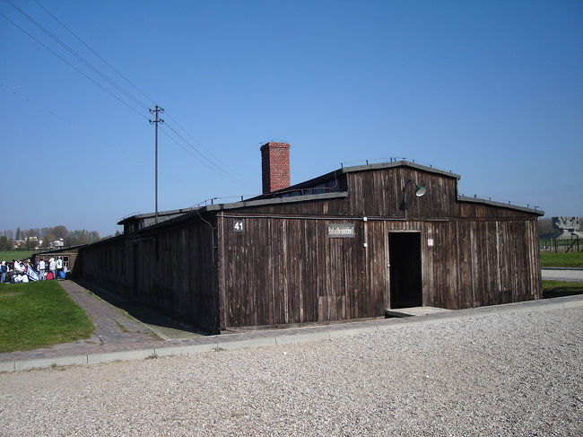 No.41 A male bath barracks<br /><br />男性用の浴室棟です。<br />左端にイスラエルからの団体様ご一行が見えます。