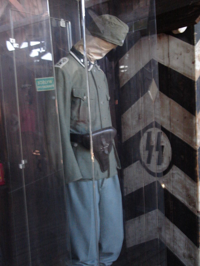 Barracs No.43<br /><br />SS（ではないかも知れない）の服装