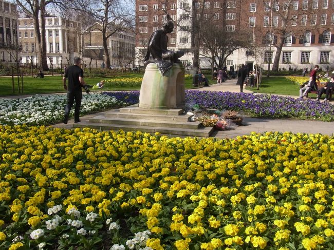 ガンジー像のあるTavistock Square Gardens