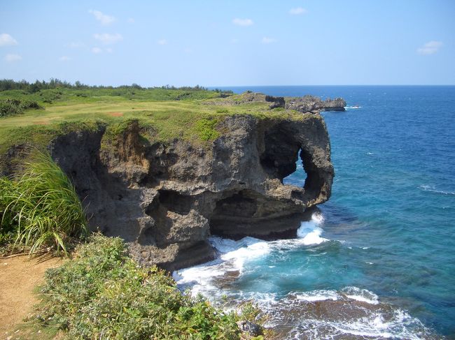 　最終日・・・<br /><br />　朝食、朝の散歩でのんびりしてから、<br />１１時チェックアウト。<br /><br />　１０数年前にも訪れた万座毛。<br />まっ青な海がキレイです。