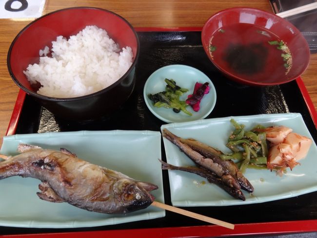 適当に近くの屋根付き屋台？でランチして帰りました。