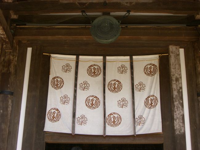 金堂に掛かっていた斗帳。<br /><br />リス？<br />何だか可愛かったので撮ってみました♪