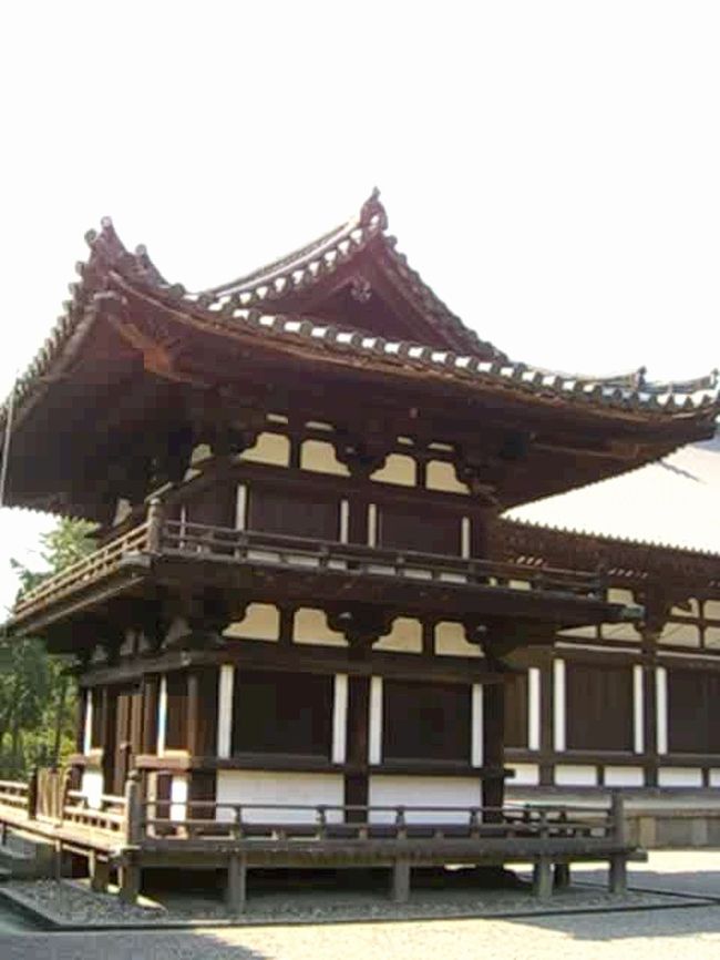 鼓楼<br />ちっちゃいけどこれも国宝。鎌倉時代の再建。<br />5月の「うちわまき」では魔除けとなるハート型のうちわが撒かれるそうです。