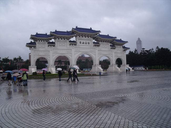 次は中正記念堂。この広大さがたまらないスポットです。