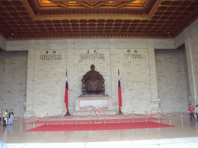 蒋介石の像です。