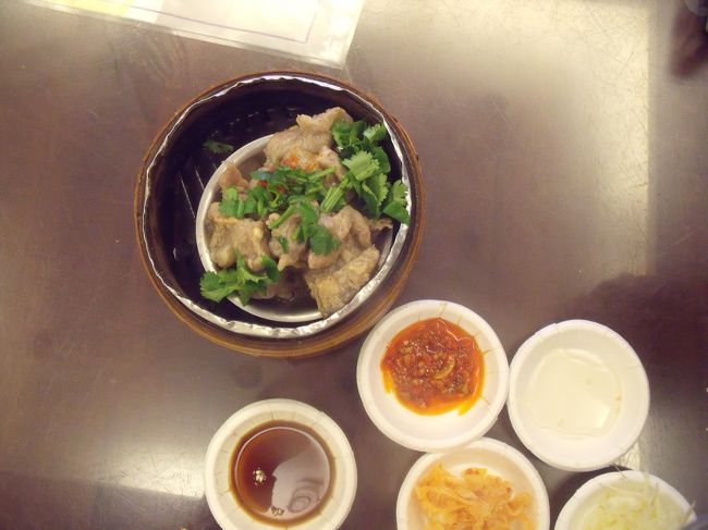 牛肉のやわらか煮！？パクチーがのっていて美味しい〜