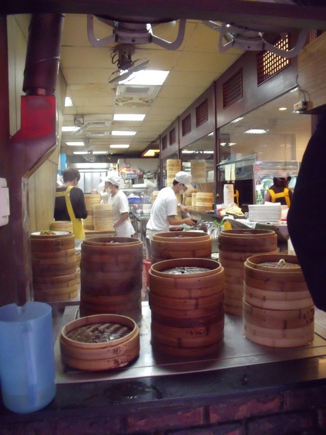 厨房ではセッセセッセとショウロンポウを作っています。ごちそうさまでした。美味しかったですよ〜。