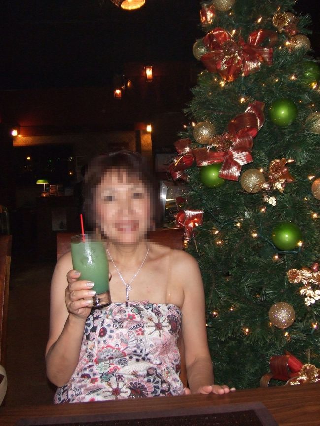 夜はナナズ・カフェで夕食を食べました。<br /><br />食事の写真撮らなかった〜↓