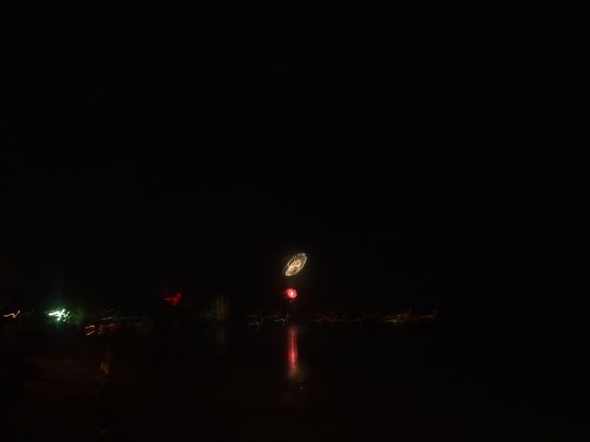 花火、遠かった…(笑)<br /><br />でも、みんなで盛り上がりました。