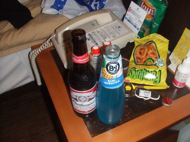 コンビニでお酒を買ってホテルで飲みました。
