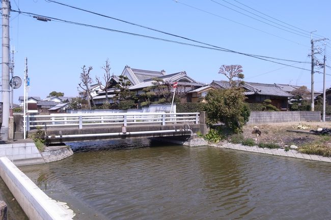 環濠集落なので、当然ですが集落の周りを濠が囲っています。かなり幅の広い濠です。