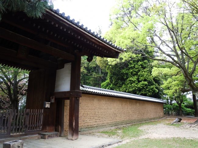 東大寺勧学院の土塀