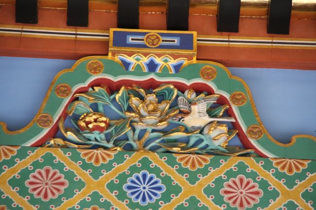 久能山東照宮　拝殿の蟇股の彫刻　雀と牡丹<br /><br />いろんな動物や鳥の彫刻がされています。