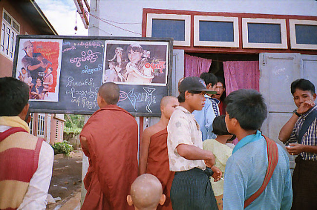 映画館<br /><br /><br /><br /><br /><br /><br /><br /><br /><br />↓