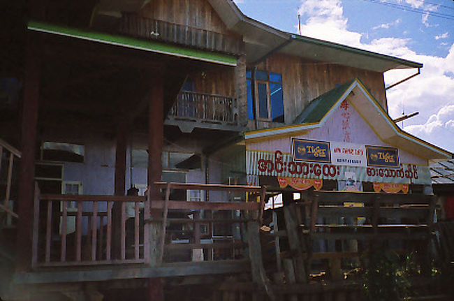 レストランも水上<br /><br />住居も水上