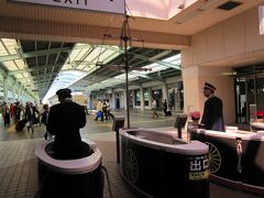 伊豆急下田駅に到着。
改札の出口がおしゃれです。