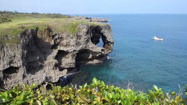 2日目は万座毛に行ってみました。美しすぎて吸い込まれそうです。