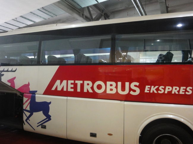 このバスでマラッカへ向かいます。