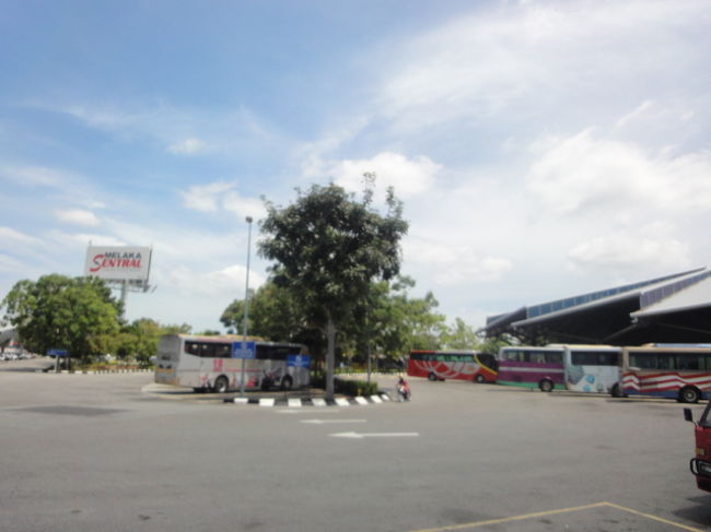 ２時間でマラッカのセントラルマーケットバスターミナルへ到着です。
