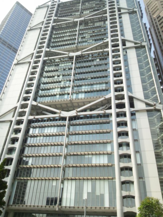 今回の目的はHSBC香港に口座を開設すること。<br />通称、蟹ビル。
