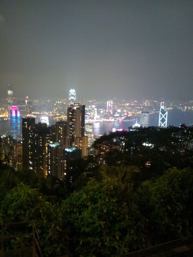 ビクトリアピークからの夜景。<br />ほとんどを3Dで撮影してしまったのでこれしか掲載できず。。。