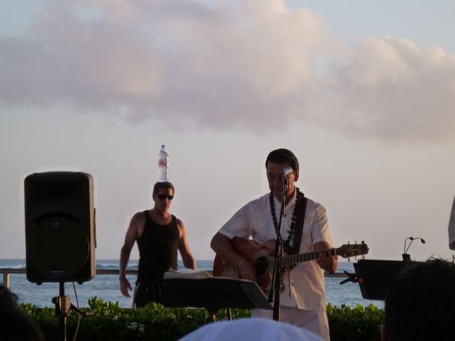 ボトルマン。<br />ランニング中でしょうか？<br />行きも帰りもパフォーマンスをしていきました。