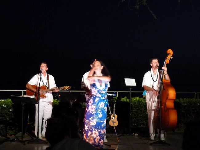 3回目までみて、おなかはすいてないけど晩御飯へ。